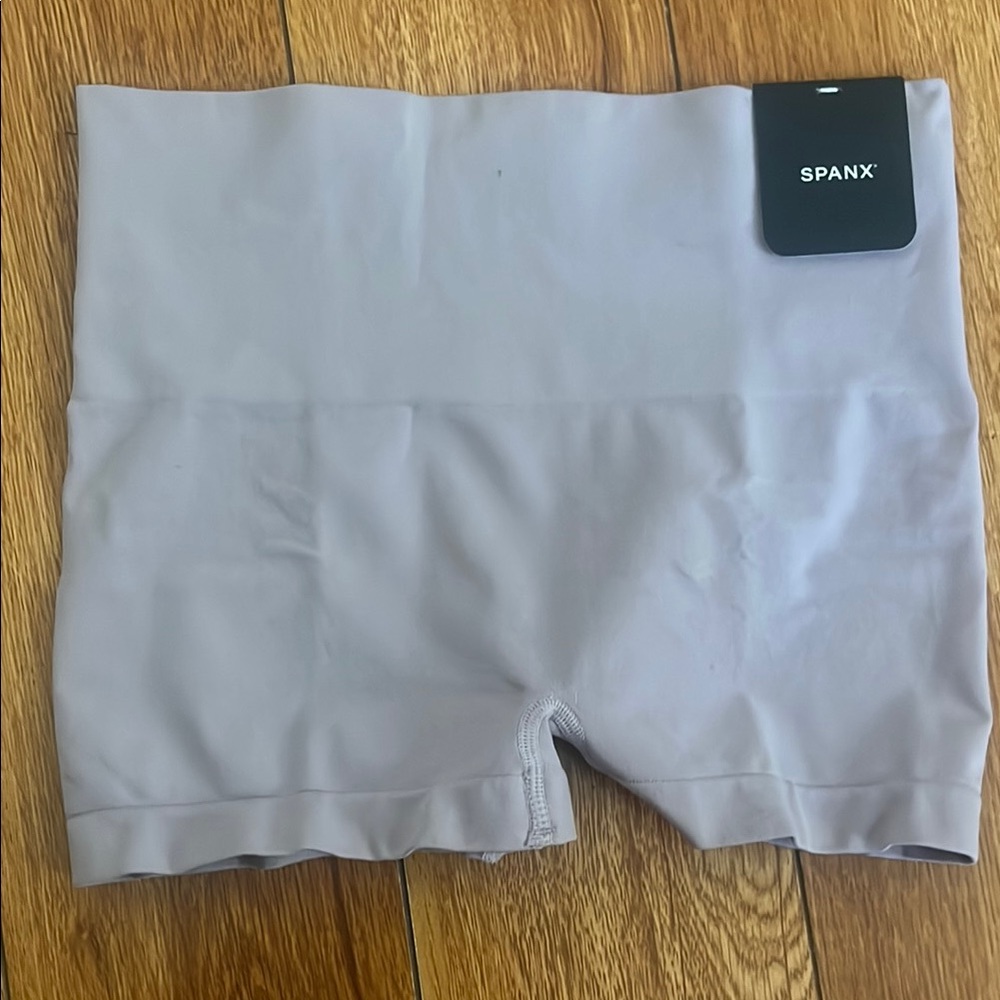 Spanx Women's Gray Shorts